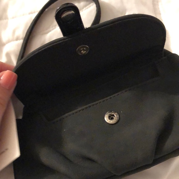 Faux fur wristlet - Picture 4 of 6